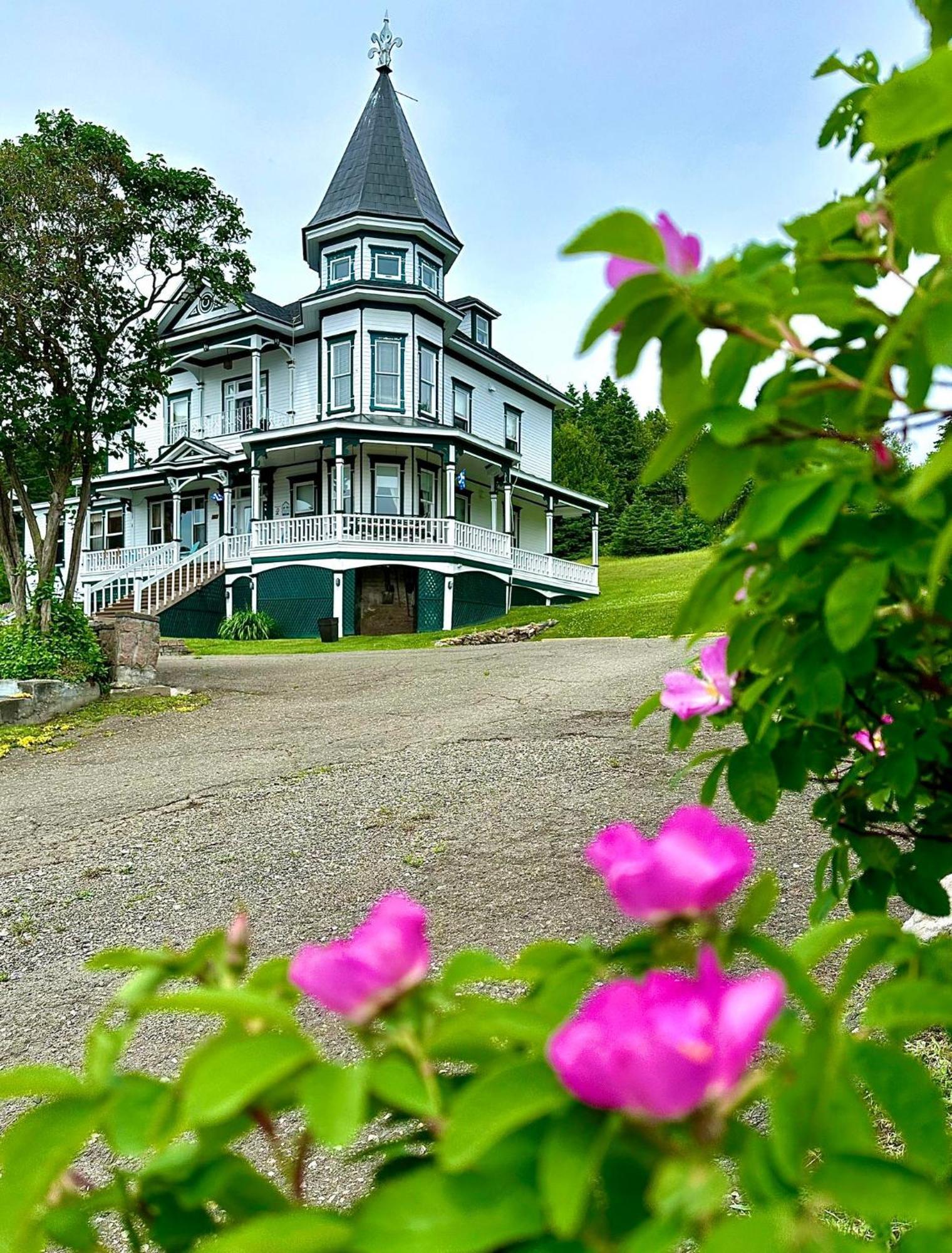 Le Manoir Du Vieux Presbytere Port-Daniel ภายนอก รูปภาพ