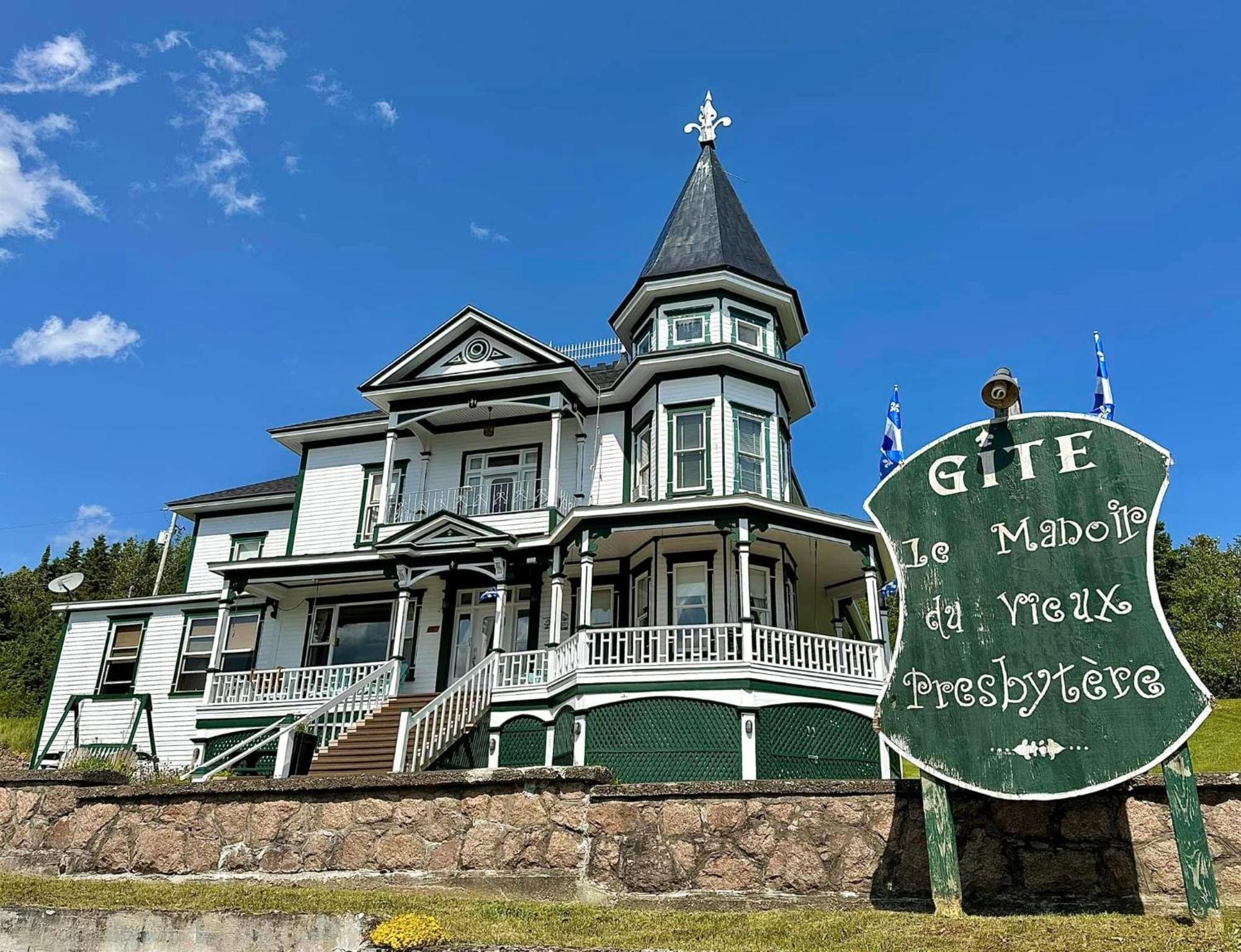 Le Manoir Du Vieux Presbytere Port-Daniel ภายนอก รูปภาพ