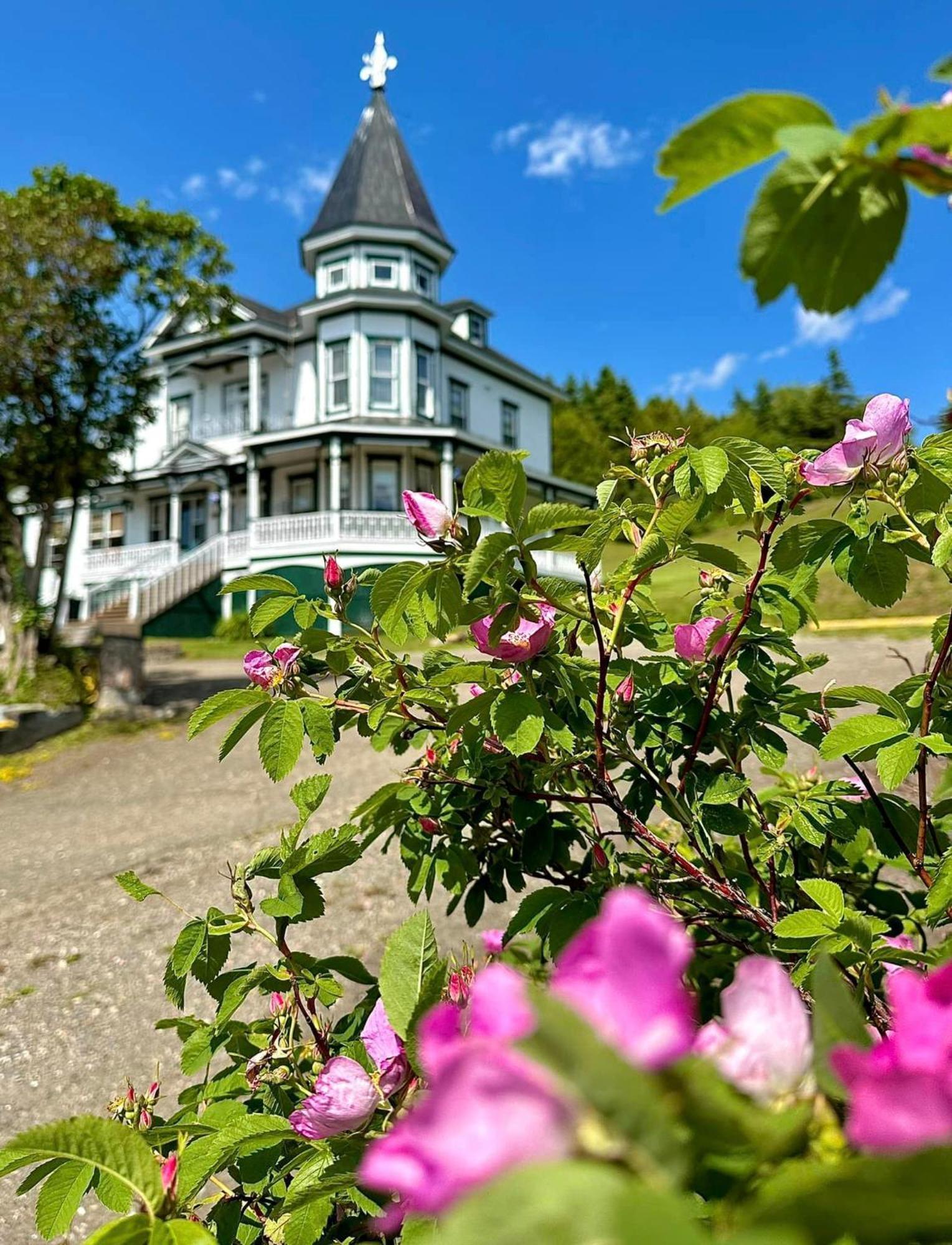 Le Manoir Du Vieux Presbytere Port-Daniel ภายนอก รูปภาพ