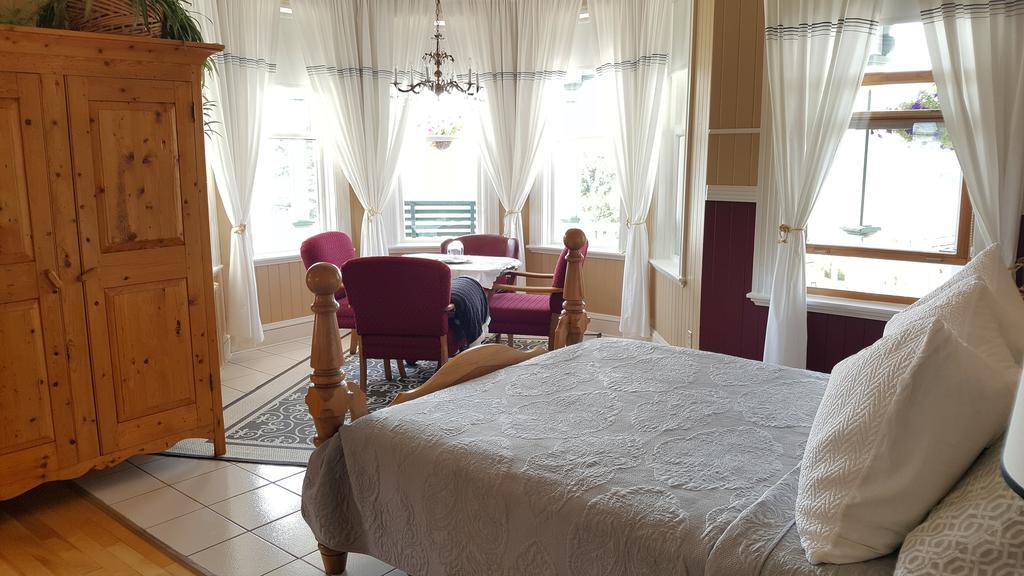 Le Manoir Du Vieux Presbytere Port-Daniel ภายนอก รูปภาพ