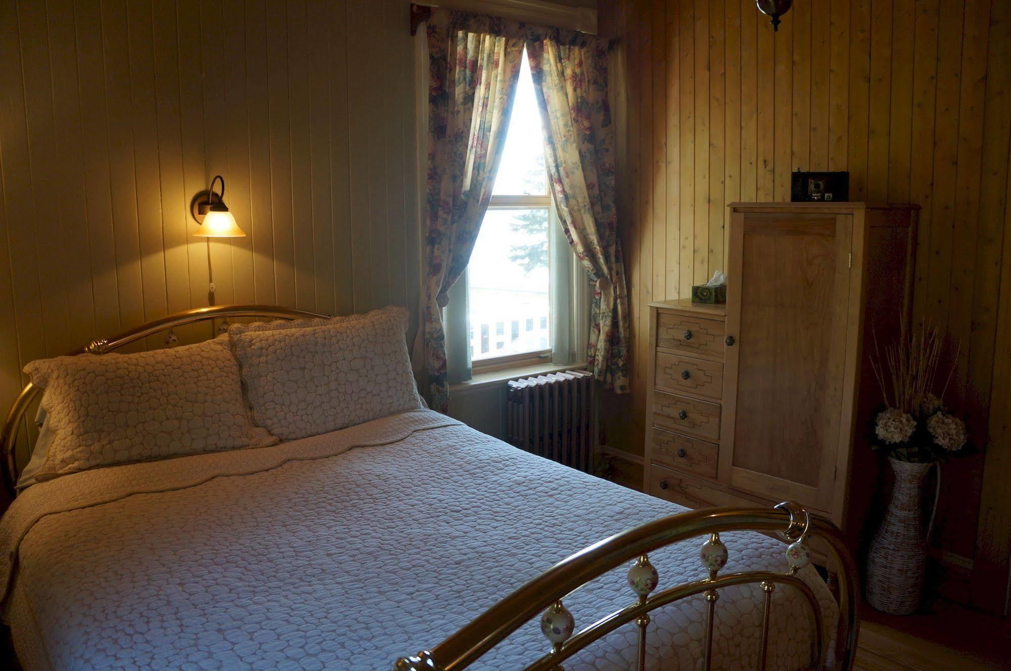 Le Manoir Du Vieux Presbytere Port-Daniel ภายนอก รูปภาพ