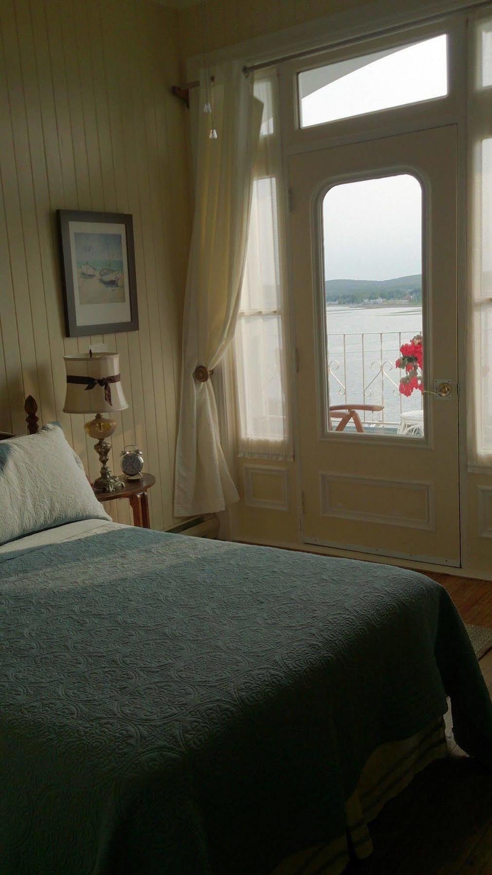 Le Manoir Du Vieux Presbytere Port-Daniel ภายนอก รูปภาพ