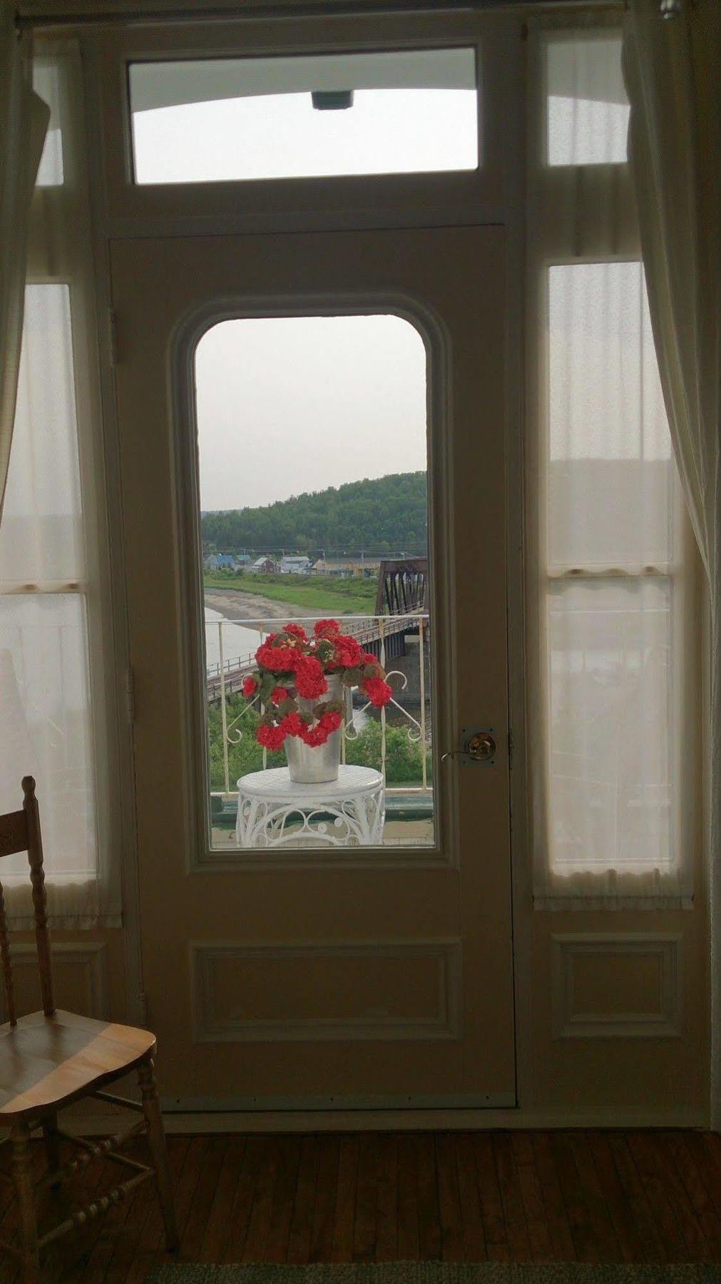 Le Manoir Du Vieux Presbytere Port-Daniel ภายนอก รูปภาพ